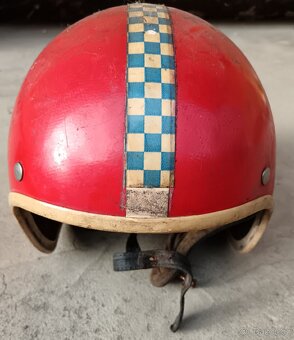Retro motohelma. - 2