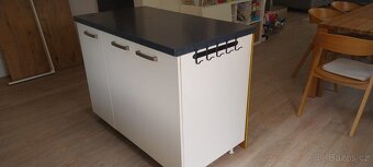 Kuhchyňské skříňky Ikea-ostrůvek. - 2
