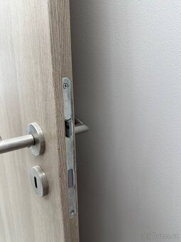Prodám nové dveře 197,5×80 a 197,5×60 – originál balení - 2