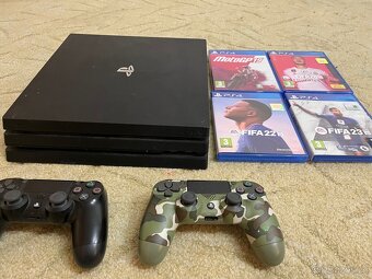 PLAYSTATION 4 PRO - 2