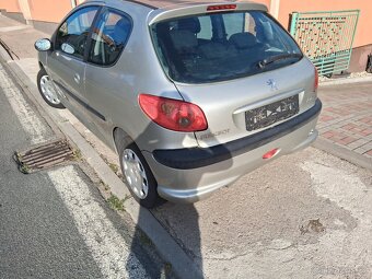 Peugeot 206 1.4i 55kw 110000km serviska - 2