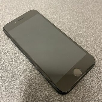 Apple iPhone SE 2020 64GB Black, Stav A+ - 2