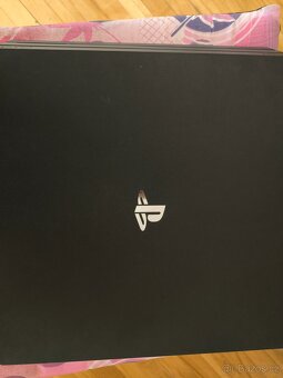 Prodám PlayStation 4 Pro 1TB - 2
