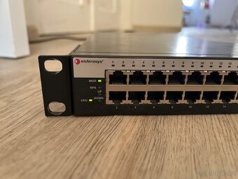Prodám Switch poe 48 portu stohovatelný. - 2