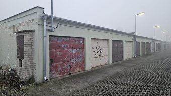 Pronájem garáže s elektřinou Volná v Říjnu - 2