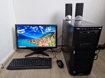 Čtyřjádrový Počítač s lcd monitorem na hraní starších her - 2
