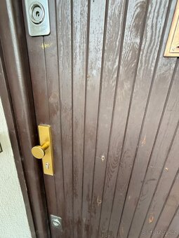 Vchodové bezpečnostní polstrované dveře - 2