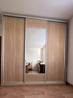 Vestavěná šatní skříň, volně stojící - 2