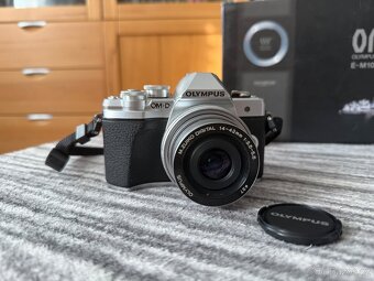 Olympus E-M10 Mark III - 2