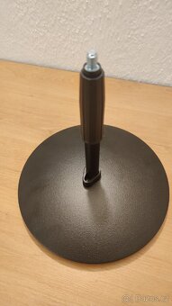 Litinový stojan na mikrofon značky K&M - 2