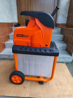 Prodám elektrický Zahradní drtič Powercut 2500. s úspěchem v - 2