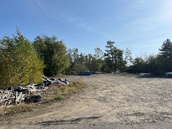 Pronajmu 2000m2 oplocené, zpevněné plochy nedaleko Dukovan - 2