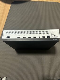 Xbox One S + 2 ovladače + kabely - 2