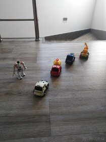 Autíčka plus robot - 2