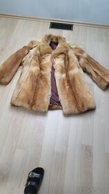 Prodám dámský kožešinový kabát z pravé lišky - 2