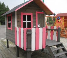 dřevěná zahradní dekorace Dětský domek se schůdky - 2