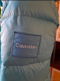 Calvin Klein luxusní péřová zimní bunda - 2