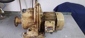 Motor s převodovkou - 2