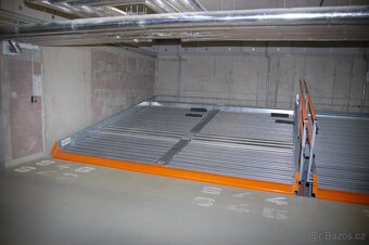 Pronajmu garážové stání Praha 5 - parklift Kavalírka Košíře - 2