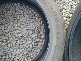 235/40 R19 - 2