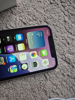 iPhone XR 128gb baterie 100% - 2