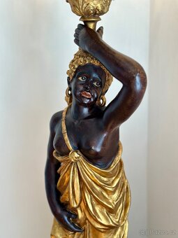 PODLAHOVÁ LAMPA SVĚTLONOŠ ŽENA - 2