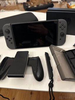 Nintendo switch + příslušenství - 2