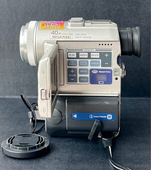 Sony Handycam DCR-PC100E – digitální miniDV kamera - 2