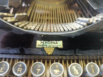 Historický psací stroj - 2