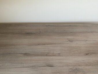 Kancelářský stůl 160×70 cm – šedý dekor, skvělý stav - 2