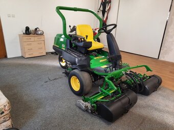 Vřetenová sekačka John Deere 2500A - 2