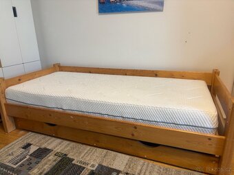 Dřevěná postel - 2