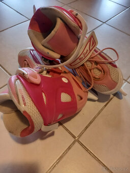 Lední brusle, nastavitelné, vel. 31-33 - 2