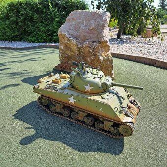 Model sovětského obrněného vozidla měřítko 1/10 - 2