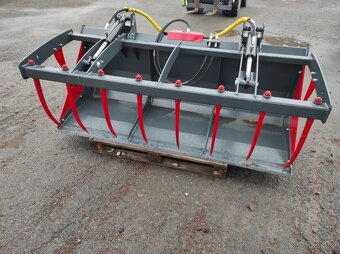 Lopata s přídavným drapákem - přidržovačem - 2