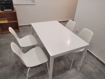 Jídelní stůl se židlema - 2