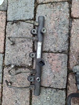 Prodám vstřikovací lištu Siemens s trubičkami - 2