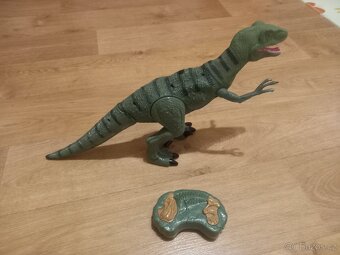 Dinosaurus na dálkové ovládání - 2