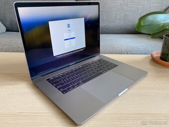 Apple MacBook Pro 15" (2018) - i9 2,3GHz, 16GB, 512GB, 560X - 2