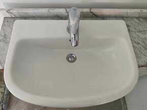 Koupelnová skříňka s umyvadlem - 2