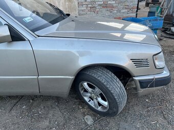 Přední blatníky na Mercedes w124 turbo - 2