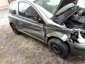 Toyota Yaris 1.0 - Náhradní díly z havarovaného vozu - 2
