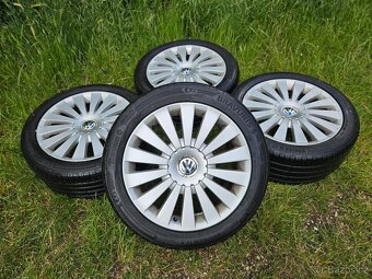 Kompletní letní orig. Alu kola VW MACAU - 235/45 R17 - 5x112 - 2