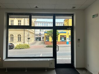 Pronájem prodejny v centru Vlašimi, 60m2 - 2
