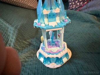 LEGO Disney Princess 43218 kouzelný kolotoč Anny a Elsy - 2