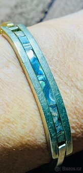 Náramek ze žlutého kovu s modrozelenou perletí - 2