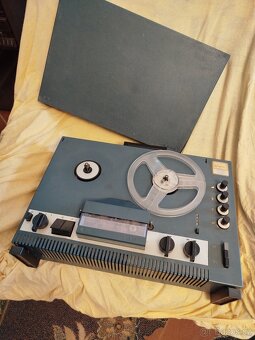 Kotoučový magnetofon Tesla B70 v atypickém petrolejovém odst - 2