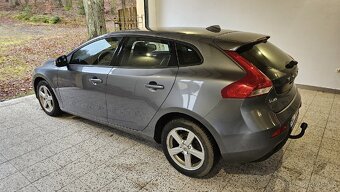 Volvo v40 - 2