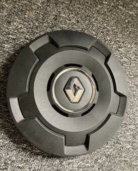 Kryty kol -poklice Renault . Origo . - 2