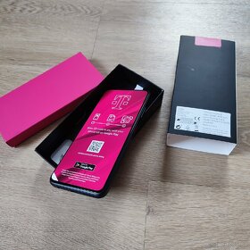 T Phone Pro 2023 5G, +bezdrátová nabíječka - 2